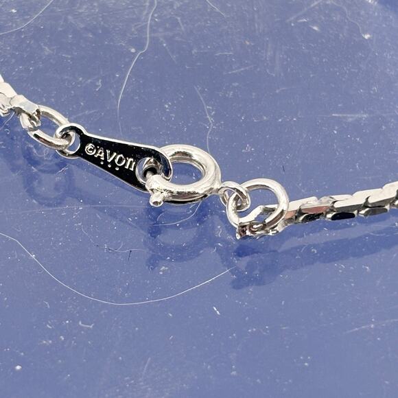 Vintage Avon 1981 Genuine Crystal Tree of Life Pendant Necklace - 24" Chain - Picture 3 of 3